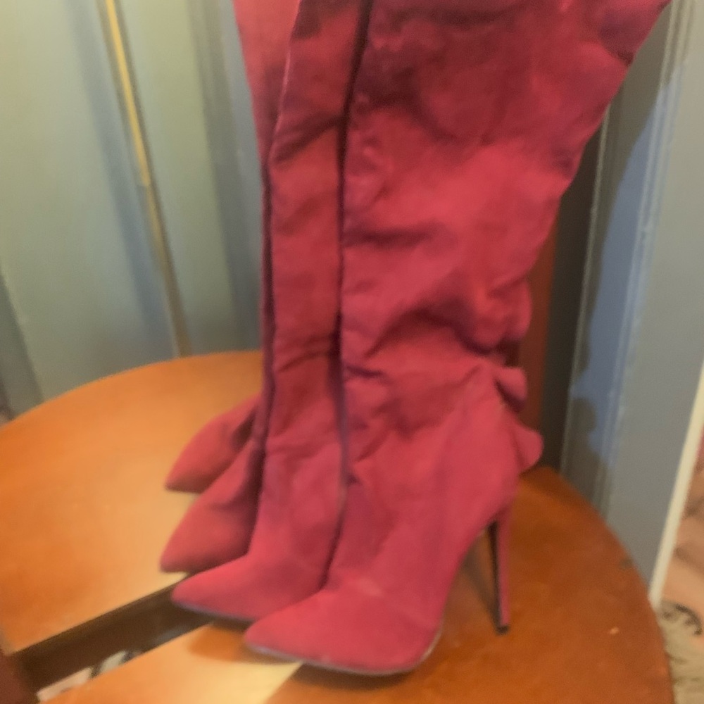 Chic Burgundy Knee-High Boots